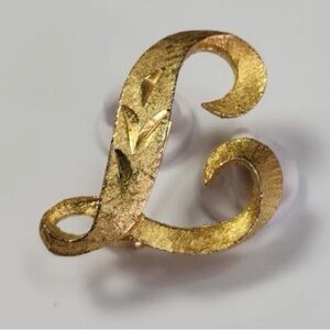 Elegant Mamselle Brooch